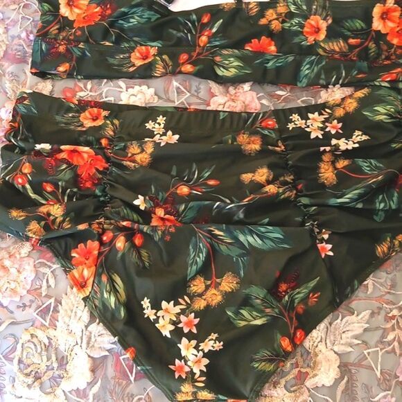 NWT Hanna Nikole Two Piece Swimsuit.  Beachy Coastal  Cruuse - Picture 7 of 12